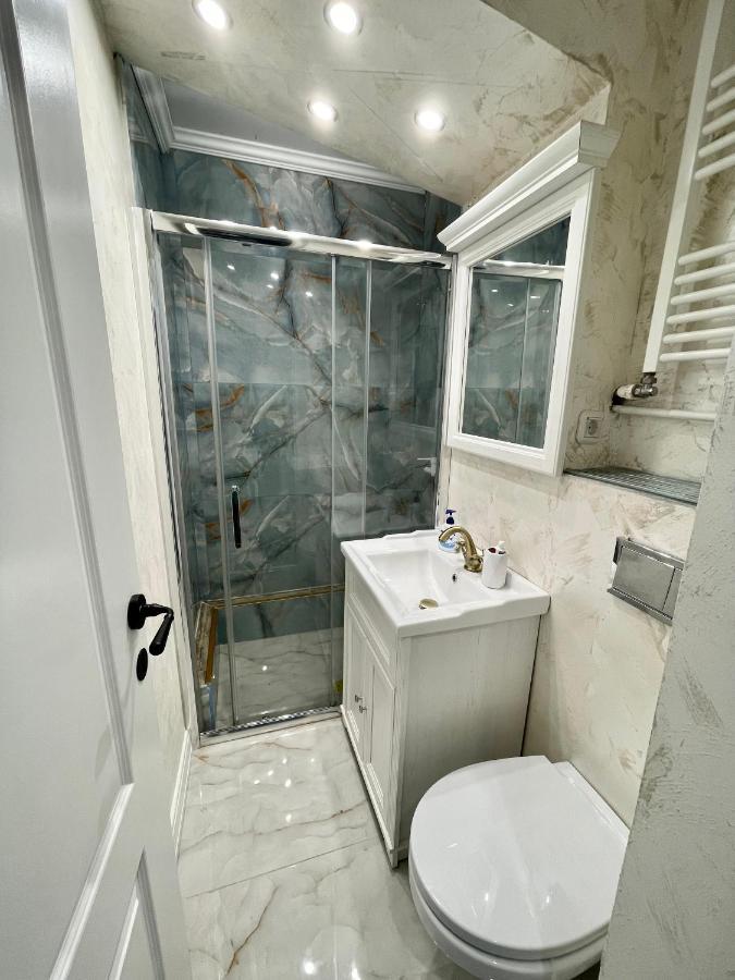 White Residence Крайова Екстериор снимка